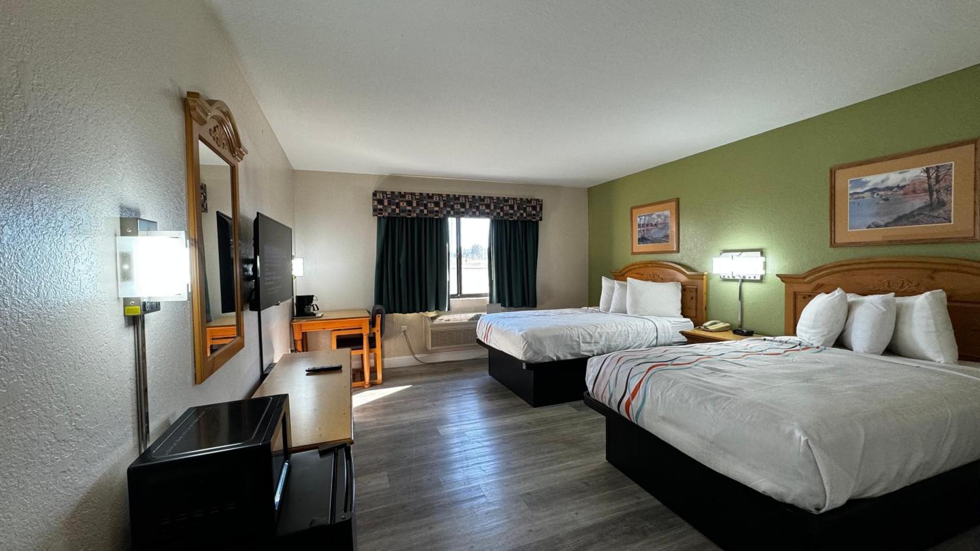 Regency Inn And Suites Stilwell Экстерьер фото