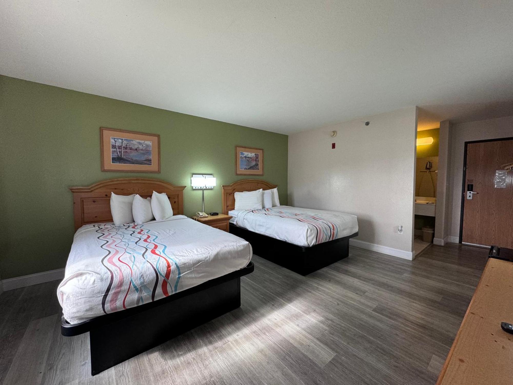 Regency Inn And Suites Stilwell Экстерьер фото