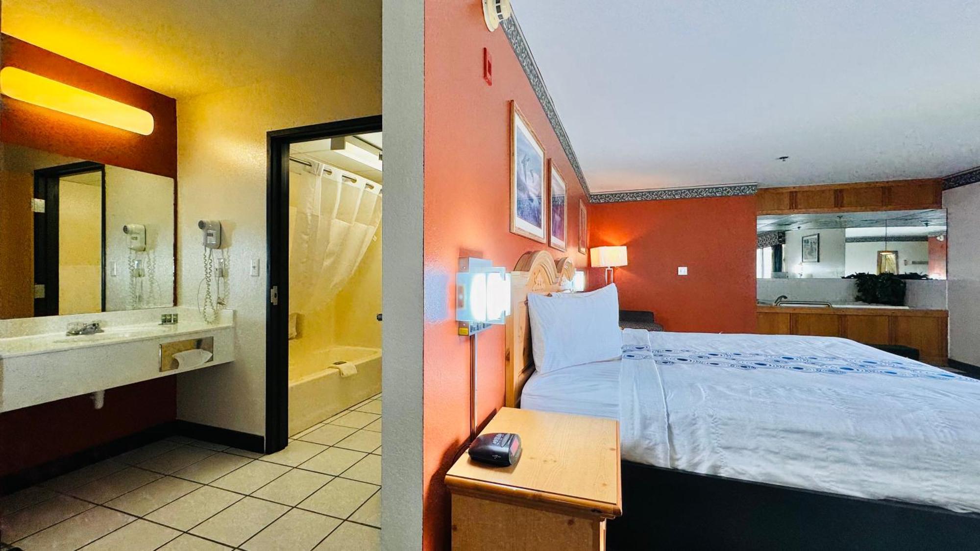 Regency Inn And Suites Stilwell Экстерьер фото