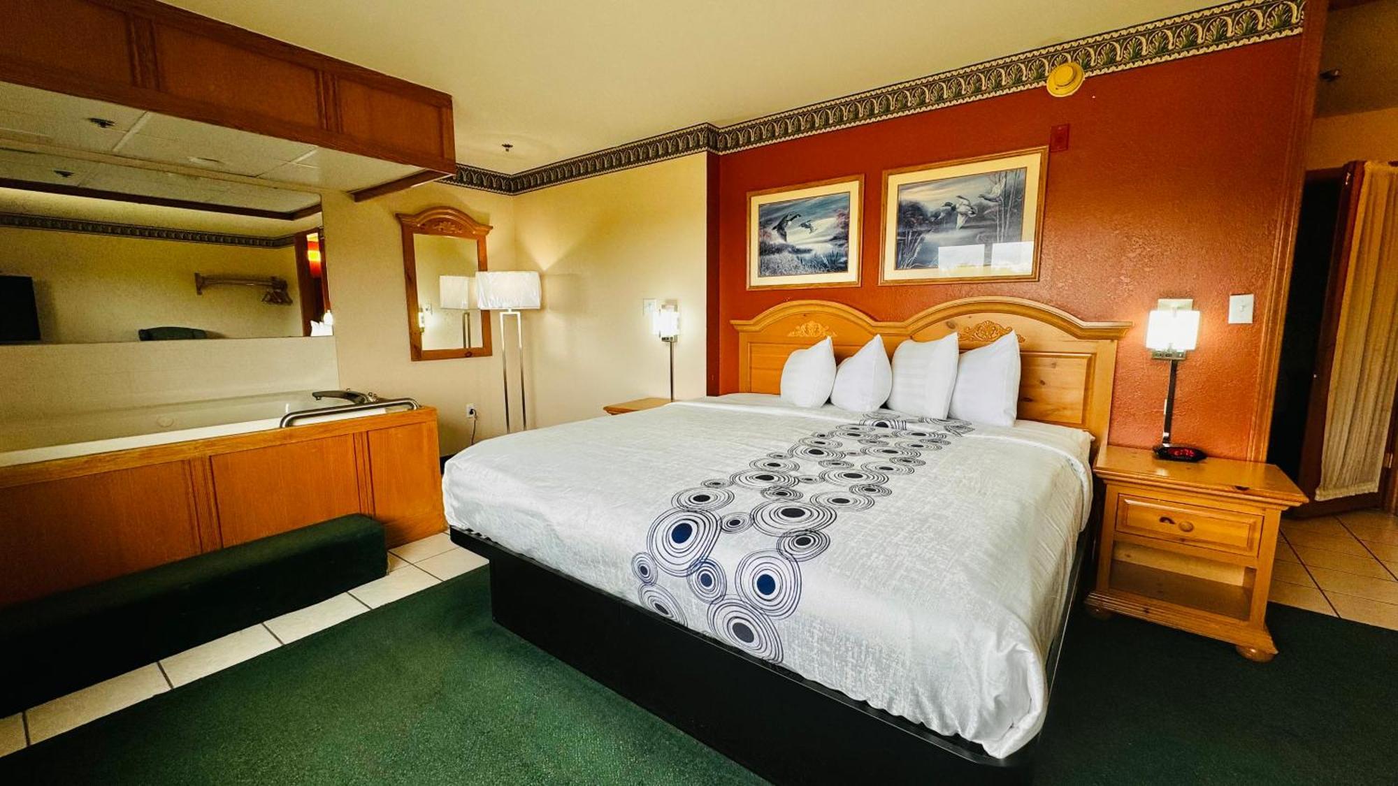 Regency Inn And Suites Stilwell Экстерьер фото