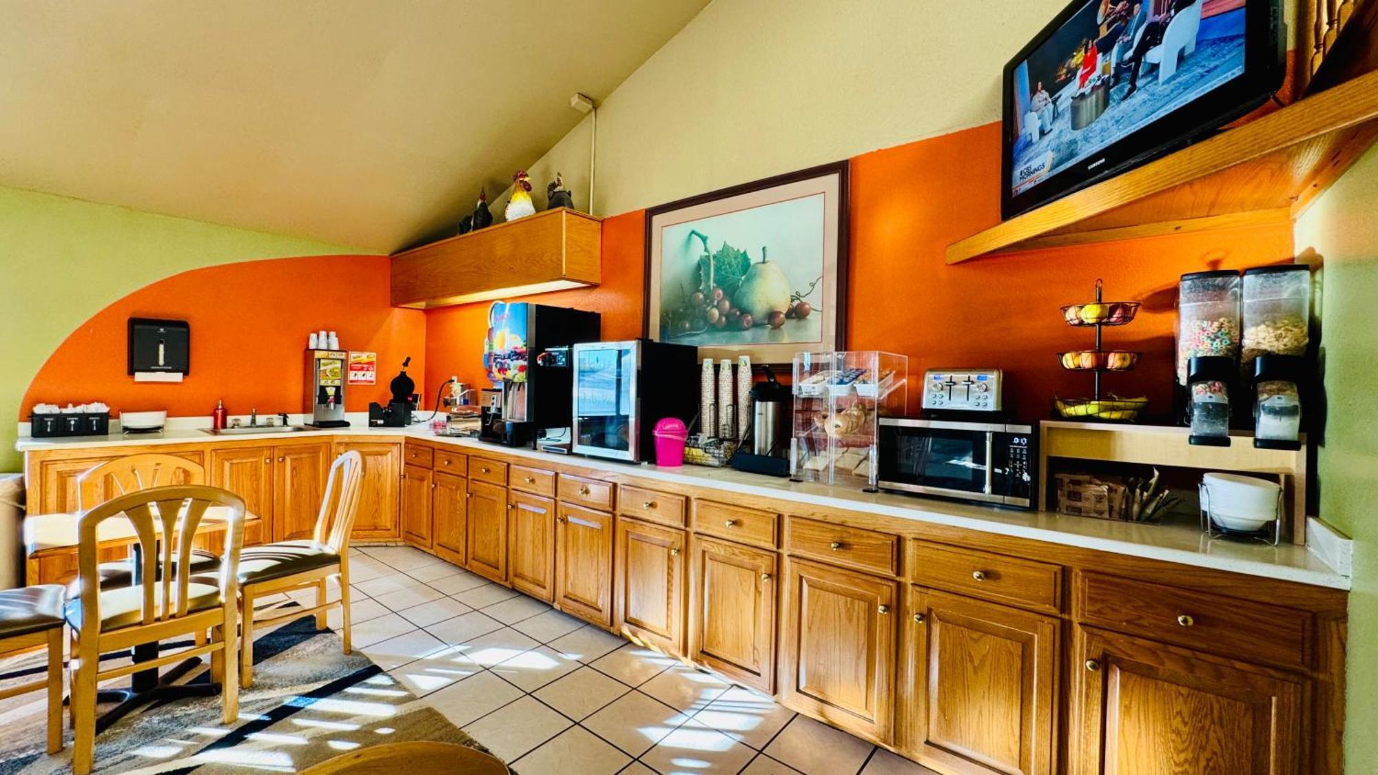 Regency Inn And Suites Stilwell Экстерьер фото