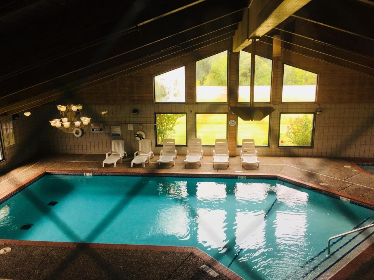 Regency Inn And Suites Stilwell Экстерьер фото